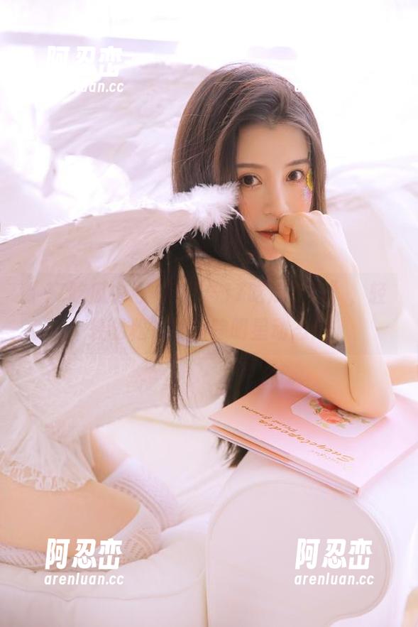 收藏“17吃瓜中心”，轻轻松松在线追踪明星动态！