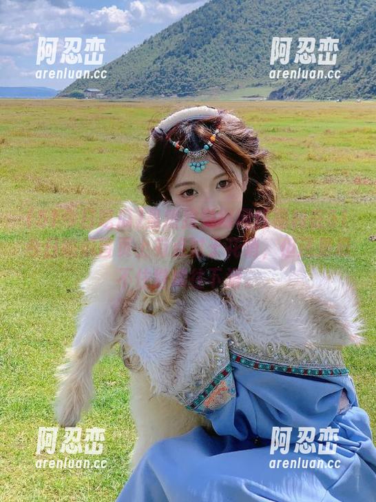 虽然我觉得网红福利在51今日吃瓜首页上有点过于花哨，但还是忍不住继续往下滑。
