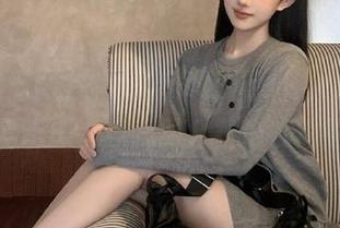 登录“52吃瓜网”，发现不仅我爱吃瓜，连我的金鱼也在偷偷瞧！