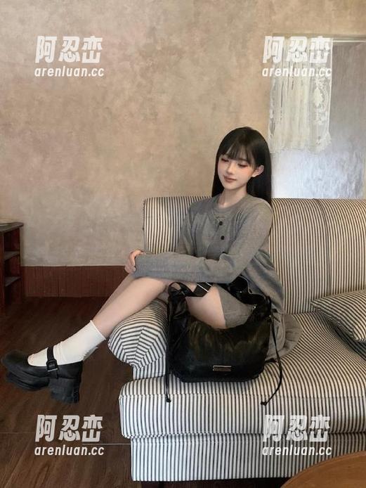 登录“52吃瓜网”，发现不仅我爱吃瓜，连我的金鱼也在偷偷瞧！