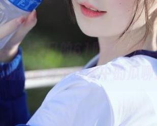 门口的61吃瓜王入口，踏进去就仿佛置身于迷雾中的瓜聊海洋