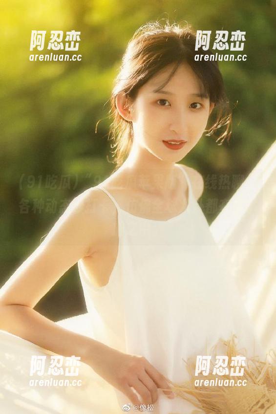 “91吃瓜苹果版”在线热聊，各种动态秒打卡，仿佛全球八卦都在你掌握之中。