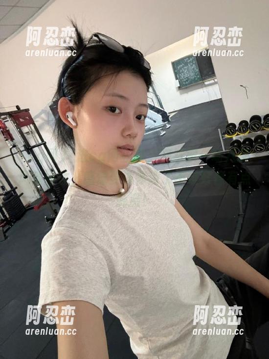 cg网 點进cg网登录,突然被一场八卦风暴围住,感觉要被淹没了不过好像有点刺激!