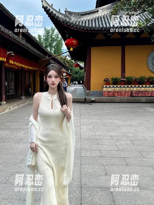 一边看“hlw”网站的人，嘛，心情比外卖还要送一点哦！