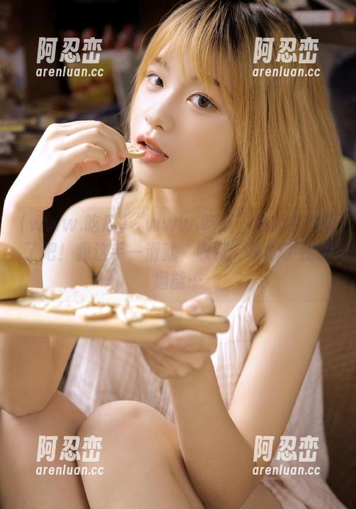 “www.吃瓜”也太会卖瓜了吧！我这手一滑就“收藏”暴露了我的潜能…