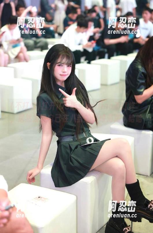打开iOS版“heiliao不打烊”，居然发现自己在八卦的边缘游荡，哈哈。