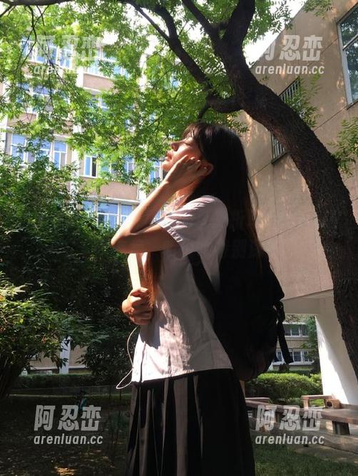 冲哥黑料的免费折耳鱼CG，想看个究竟，听说水特别深？