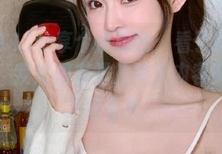 分享个小秘密：看了吃瓜911的瓜报，我对朋友圈的聊天内容突然充满了好奇心！