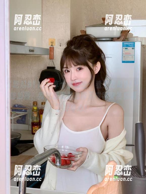 分享个小秘密：看了吃瓜911的瓜报，我对朋友圈的聊天内容突然充满了好奇心！