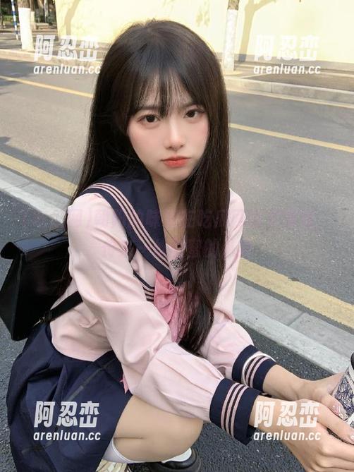 朝阳的味道在吃瓜网首页漫延，传来一丝甜蜜的八卦