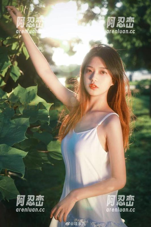 吃瓜网在线，朝阳的瓜田里发现新景象！