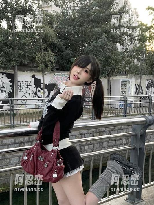 来吃瓜网挖红黑料，一不小心就成了收藏达人