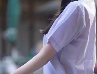 “网曝吃瓜”一键下载，结果好像种了一堆“瓜”树在心里，日子还真有点甜。