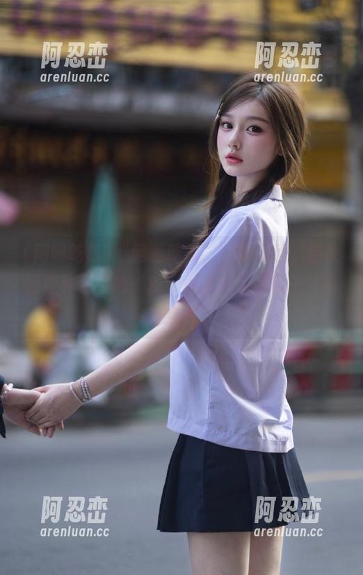 “网曝吃瓜”一键下载，结果好像种了一堆“瓜”树在心里，日子还真有点甜。