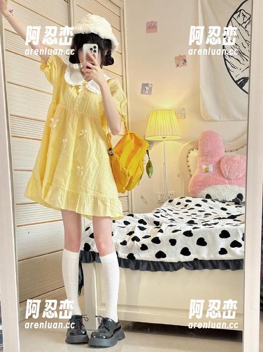 “网红黑料”的传送门像是个无底洞，进去之后完全沉浸在八卦和温热的瓜香里，不想回去！
