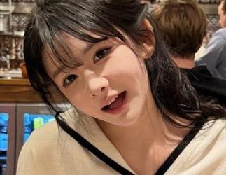 直达黑料吃瓜网站，仿佛一杯国产茶，清香扑鼻却总有点儿涩涩的黑暗气息。